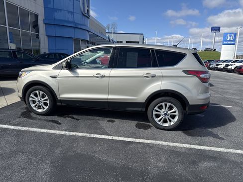 Used 2017 Ford Escape SE image 7