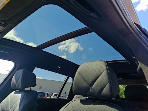Used 2025 BMW X7 xDrive40i w/ M Sport Package AWD/4WD image 14