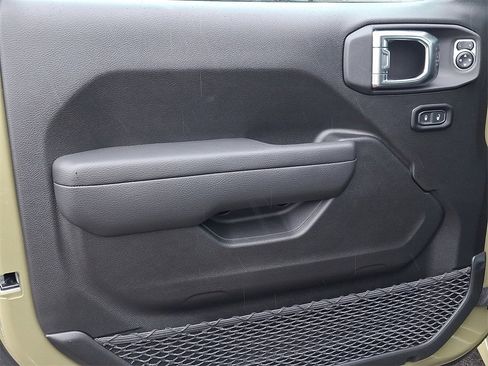 New 2025 Jeep Gladiator Sport image 7