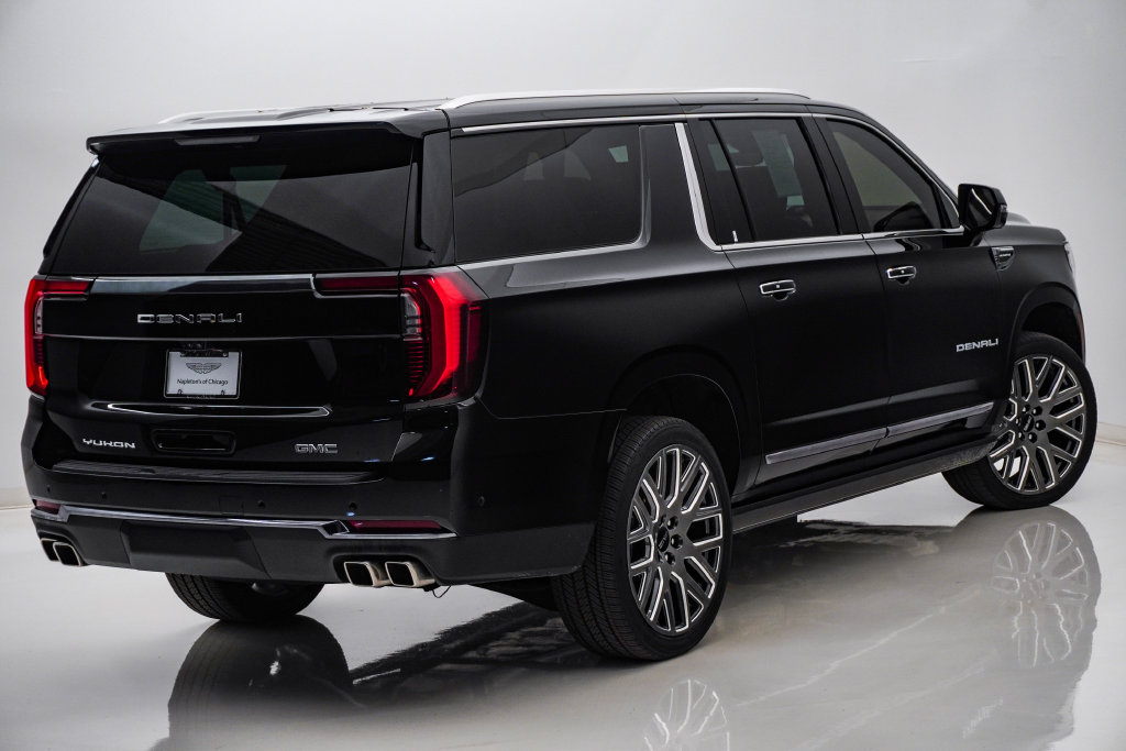 Used 2025 GMC Yukon XL Denali Ultimate w/ LPO, Floor Liner Package AWD/4WD image 11