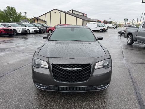 Used 2019 Chrysler 300 S RWD image 3