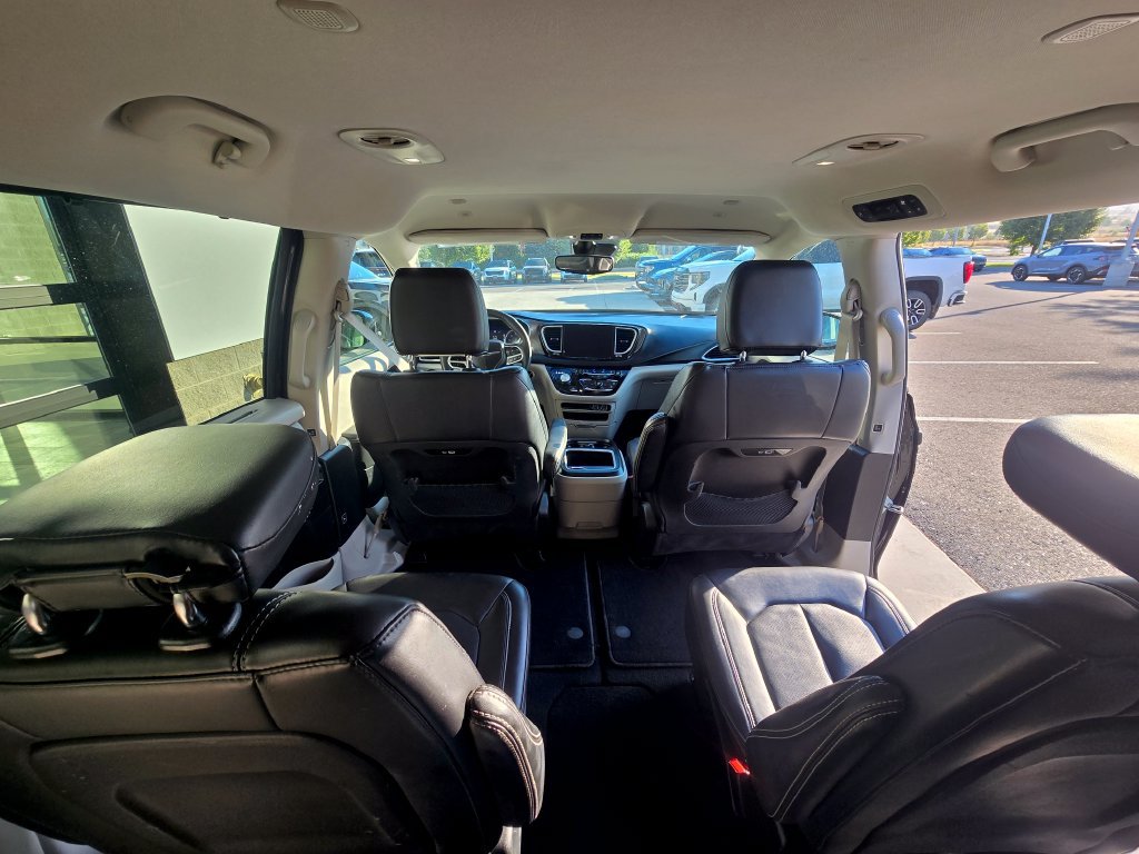 Used 2024 Chrysler Pacifica Touring-L FWD image 17