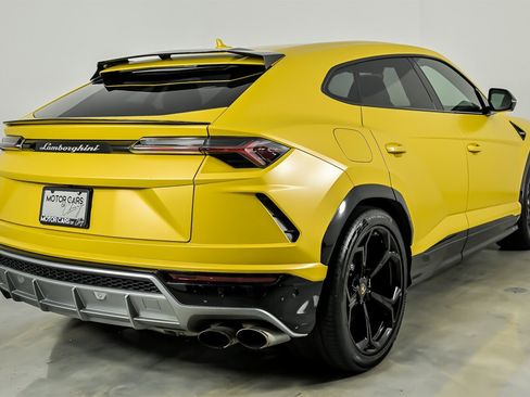 Used 2019 Lamborghini Urus AWD/4WD image 9