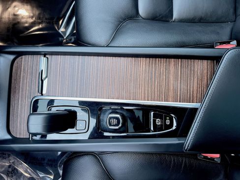 Used 2023 Volvo XC60 B5 Plus w/ Climate Package image 23