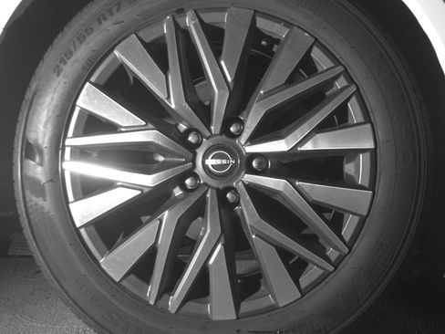 Used 2025 Nissan Altima 2.5 SV FWD image 15