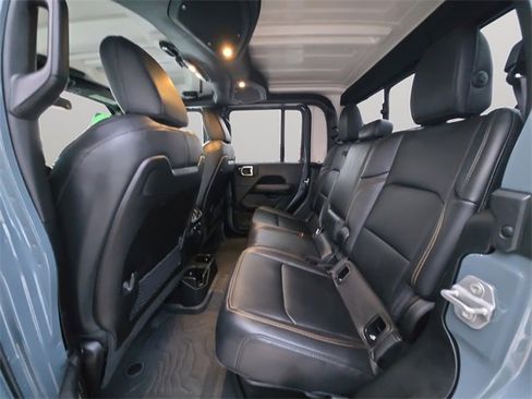 Used 2025 Jeep Gladiator Sport image 12
