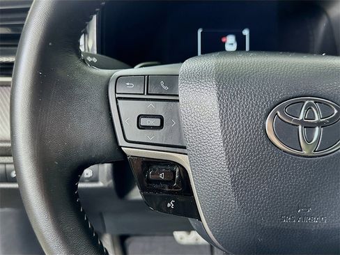 Used 2025 Toyota Camry SE w/ Convenience Package image 22