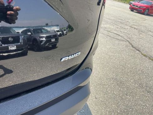 Used 2024 Ford Edge Titanium image 6