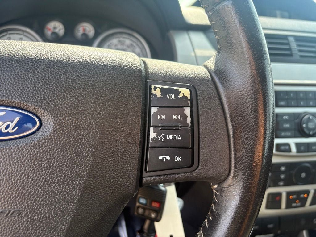 Used 2009 Ford Focus SEL FWD image 19