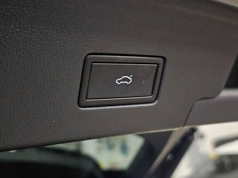 Used 2025 Volkswagen Atlas Cross Sport SEL Premium R-Line image 17