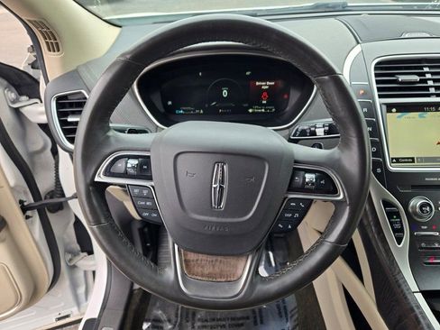 Used 2019 Lincoln Nautilus Select image 32