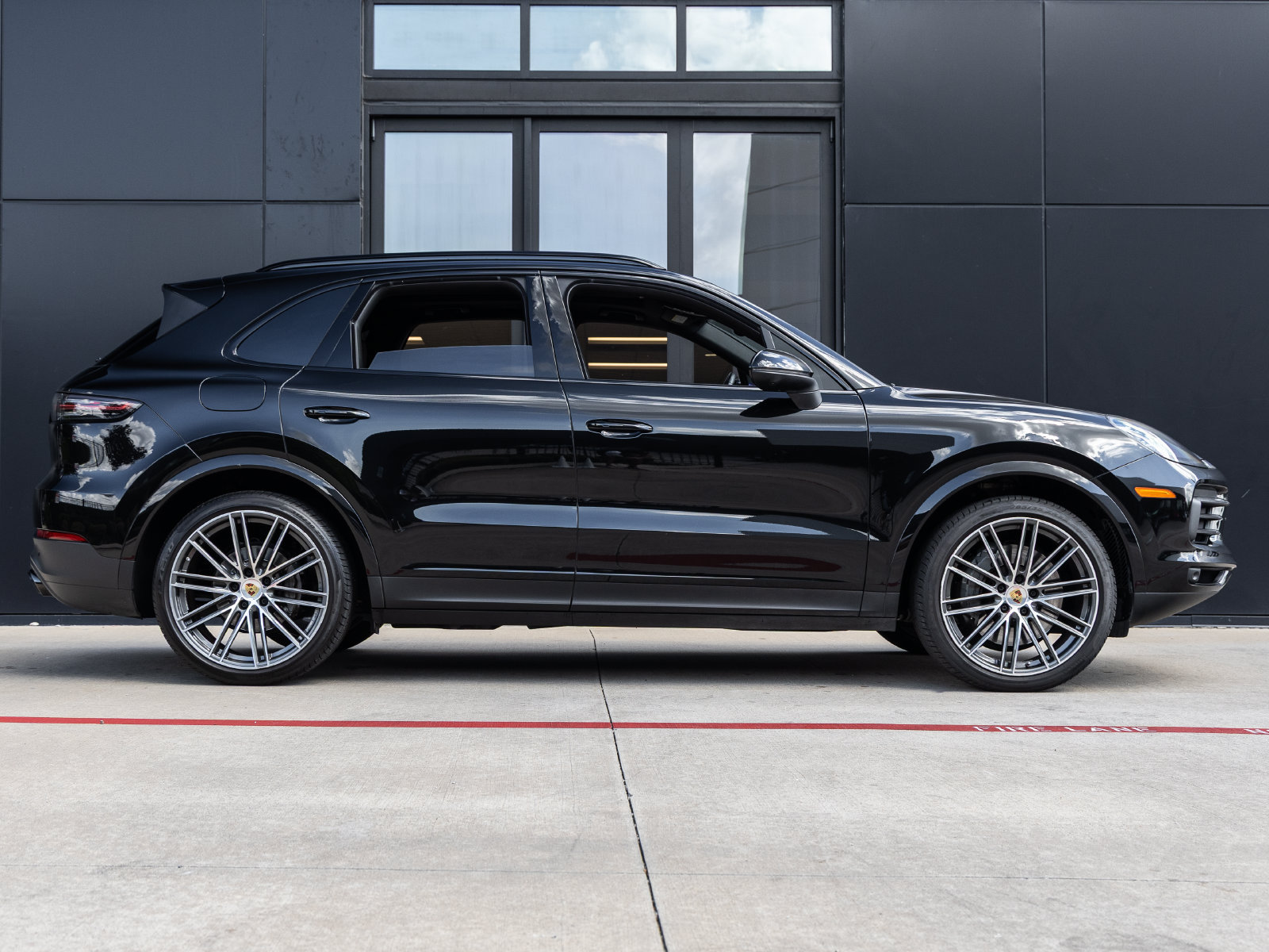 Certified 2023 Porsche Cayenne S Platinum AWD/4WD image 12