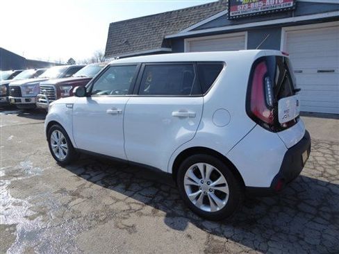 Used 2014 Kia Soul + image 8