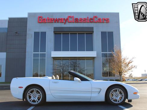 Used 1998 Chevrolet Corvette Convertible image 17
