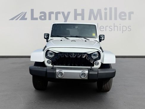 Used 2017 Jeep Wrangler Sahara w/ Connectivity Group image 4