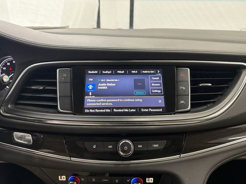 Used 2022 Buick Enclave Essence w/ Experience Buick Package FWD image 29