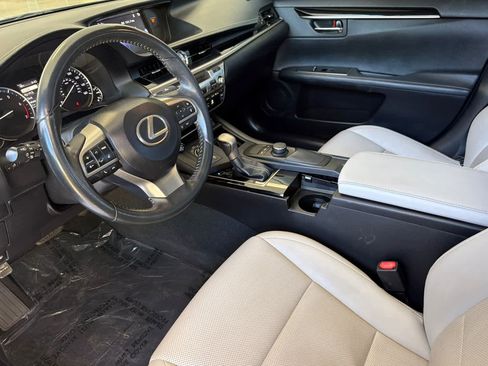 Used 2018 Lexus ES 350 w/ Accessory Package FWD image 11