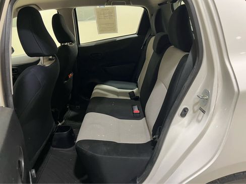 Used 2012 Toyota Yaris L FWD image 10