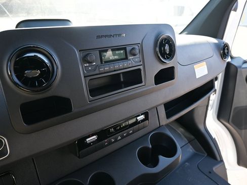 Used 2025 Mercedes-Benz Sprinter 2500 image 13