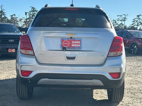 Used 2020 Chevrolet Trax LT w/ LT Convenience Package image 8