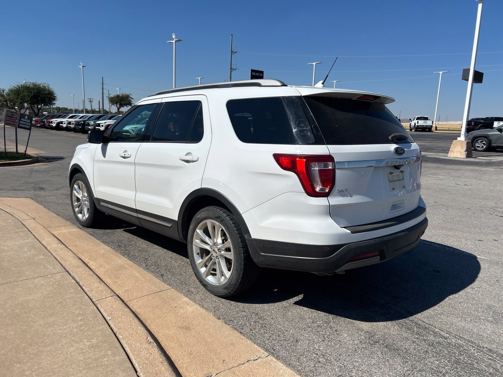 Used 2019 Ford Explorer XLT w/ Equipment Group 202A FWD image 7