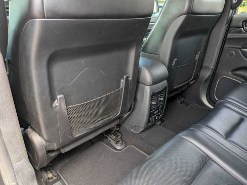 Used 2019 Jeep Grand Cherokee Overland AWD/4WD image 18
