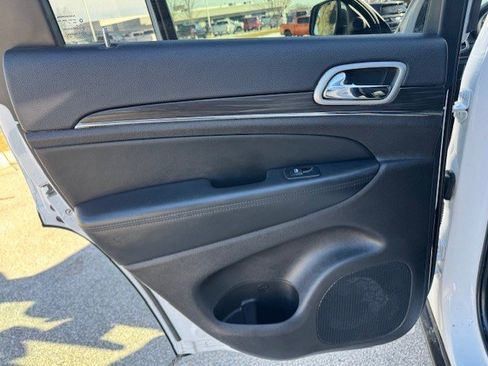 Used 2021 Jeep Grand Cherokee Limited image 26
