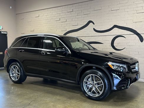 Used 2017 Mercedes-Benz GLC 300 4MATIC image 2