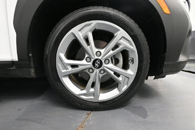 Used 2022 Hyundai Kona SEL w/ Convenience Package FWD image 12