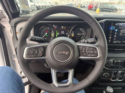 Used 2025 Jeep Wrangler Unlimited Sahara w/ Safety Group image 9