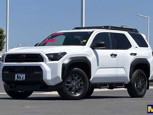Used 2025 Toyota 4Runner SR5 AWD/4WD image 8