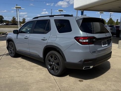 New 2025 Honda Pilot Sport image 5