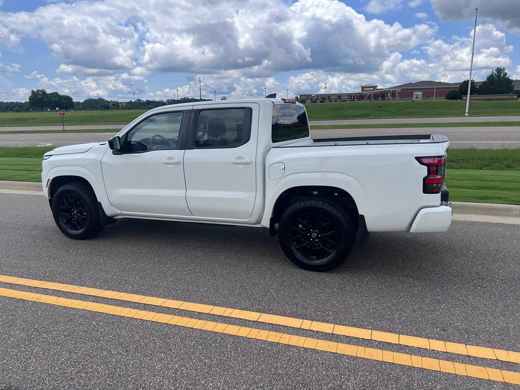 Used 2023 Nissan Frontier SV w/ Midnight Edition Package RWD image 6