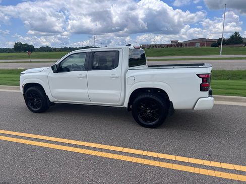 Used 2023 Nissan Frontier SV w/ Midnight Edition Package RWD image 6