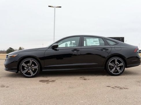 Used 2025 Honda Accord SE image 4