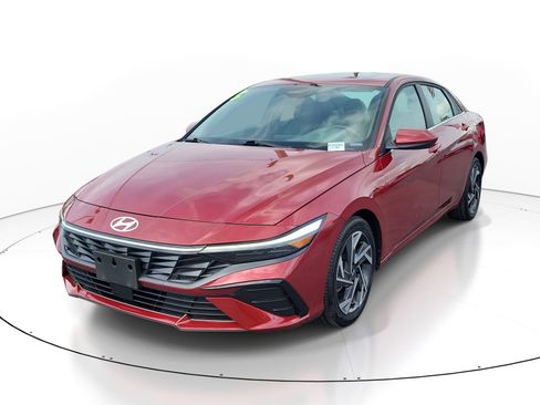 Used 2025 Hyundai Elantra SEL image 3