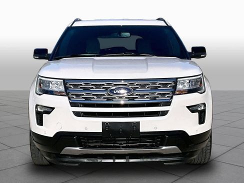 Used 2018 Ford Explorer XLT w/ Equipment Group 202A AWD/4WD image 4