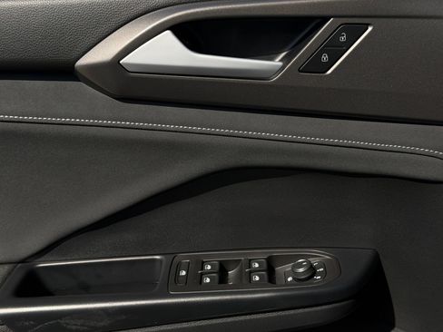 New 2026 Volkswagen Taos SE FWD image 24