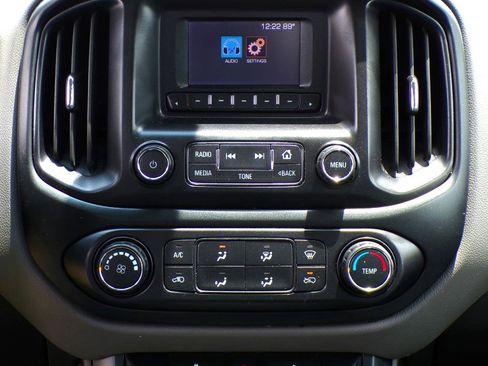 Used 2015 Chevrolet Colorado W/T RWD image 12