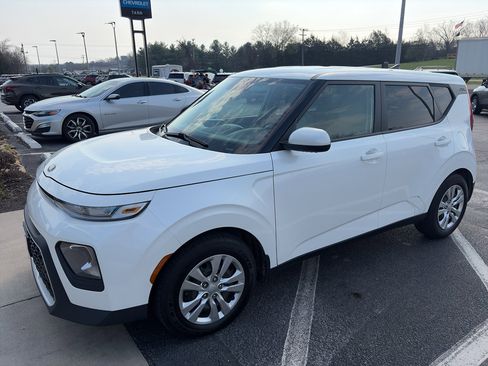 Used 2021 Kia Soul LX image 1