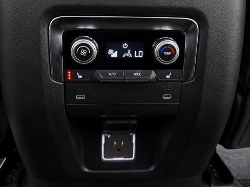 Used 2026 GMC Yukon Denali w/ Sun & Power Step Package AWD/4WD image 17