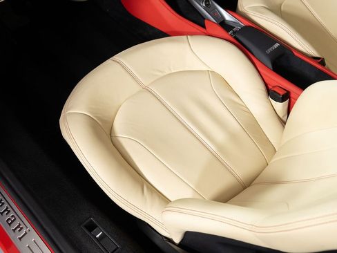 Used 2021 Ferrari F8 Tributo image 37