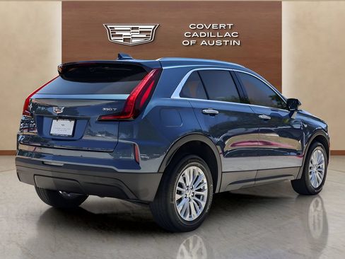 Used 2024 Cadillac XT4 Luxury w/ LPO, Floor Liner Package FWD image 4