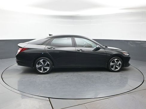 Used 2023 Hyundai Elantra SEL w/ Convenience Package FWD image 7