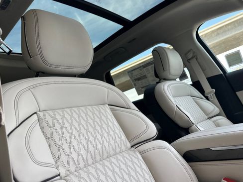 New 2026 Lincoln Nautilus Black Label w/ Jet Appearance Package AWD/4WD image 16