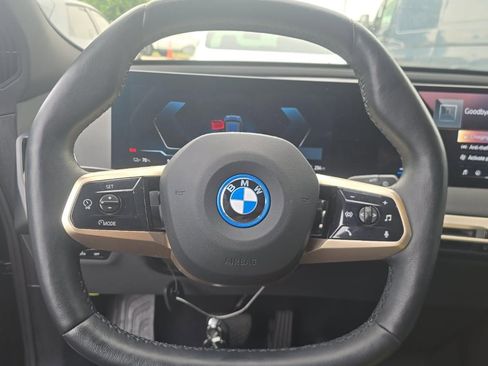 Used 2024 BMW iX xDrive50 w/ Premium Package AWD/4WD image 7