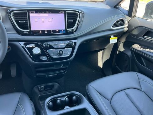 New 2026 Chrysler Pacifica Select FWD image 33