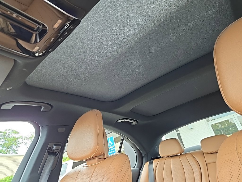 Used 2025 Mercedes-Benz E 350 4MATIC Sedan image 43