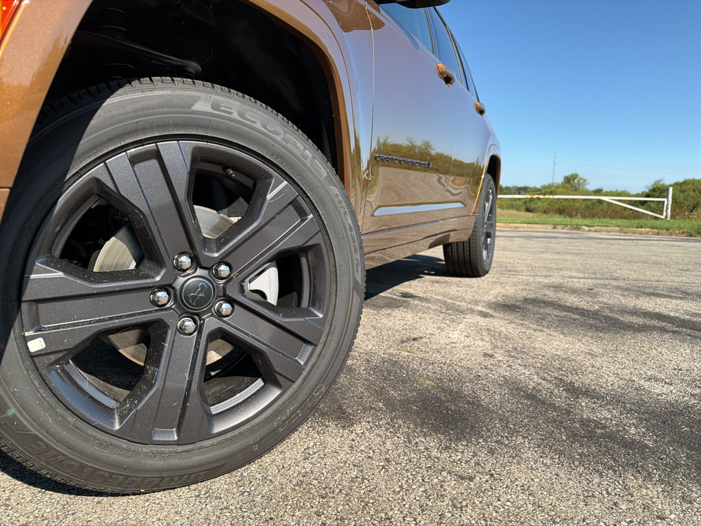 New 2027 Jeep Grand Cherokee Limited AWD/4WD image 9