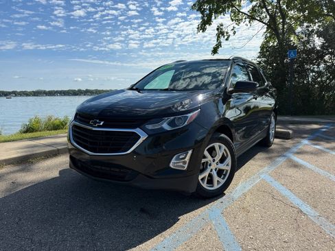 Used 2019 Chevrolet Equinox LT FWD image 1